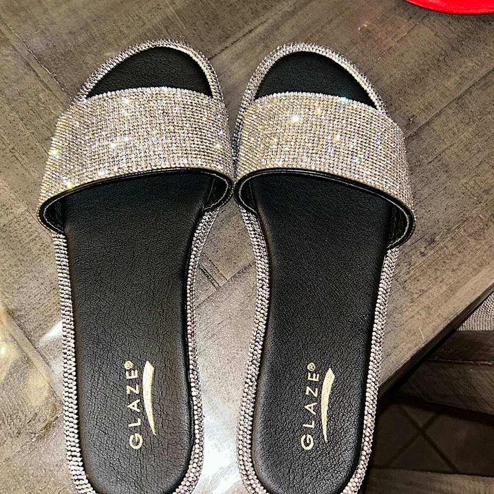 Size (9) Women’s brand new. Set for wide feet